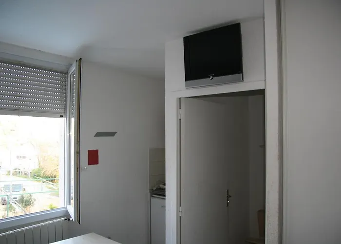 Le Bois Des Espeisses 2* Nimes